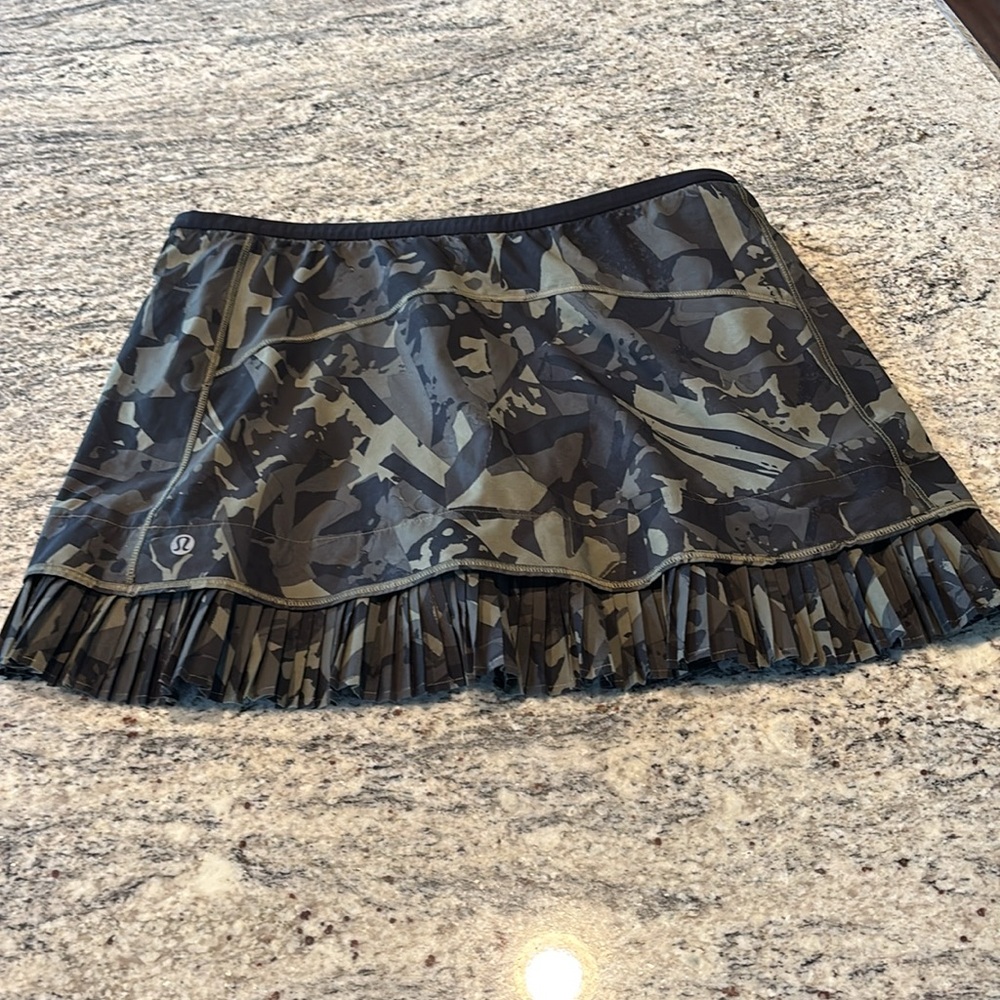 Lululemon Camouflage Pleated Women's Skirt - Picture 2 of 2